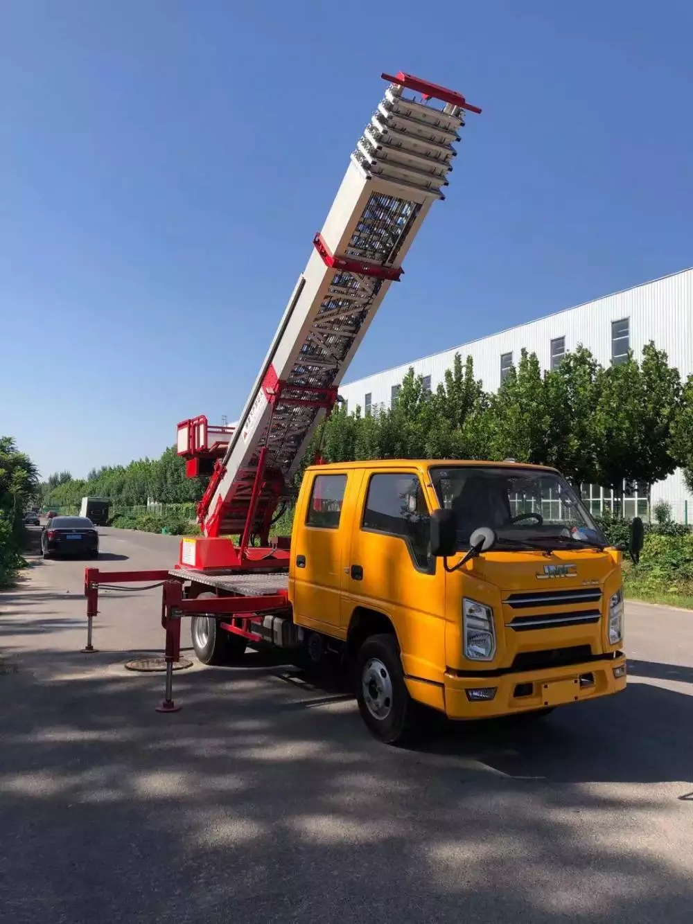 威宁附近的云梯车出租服务：轻松解决高空作业需求