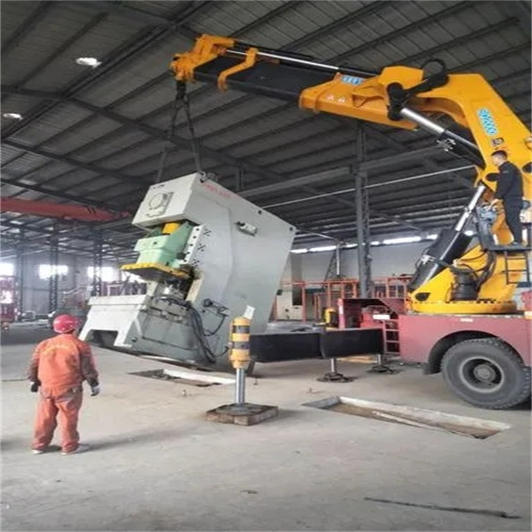 威宁80吨折臂吊车出租附近电话