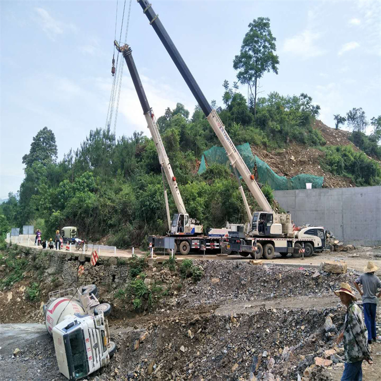 威宁汽车掉沟里叫吊车救援要多少钱