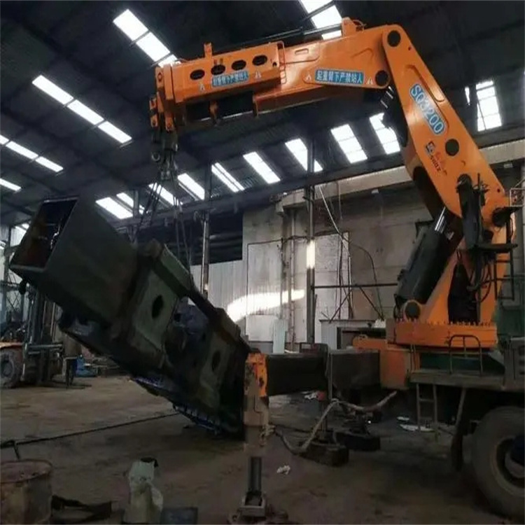 威宁130吨折臂吊车出租吊机租赁附近电话